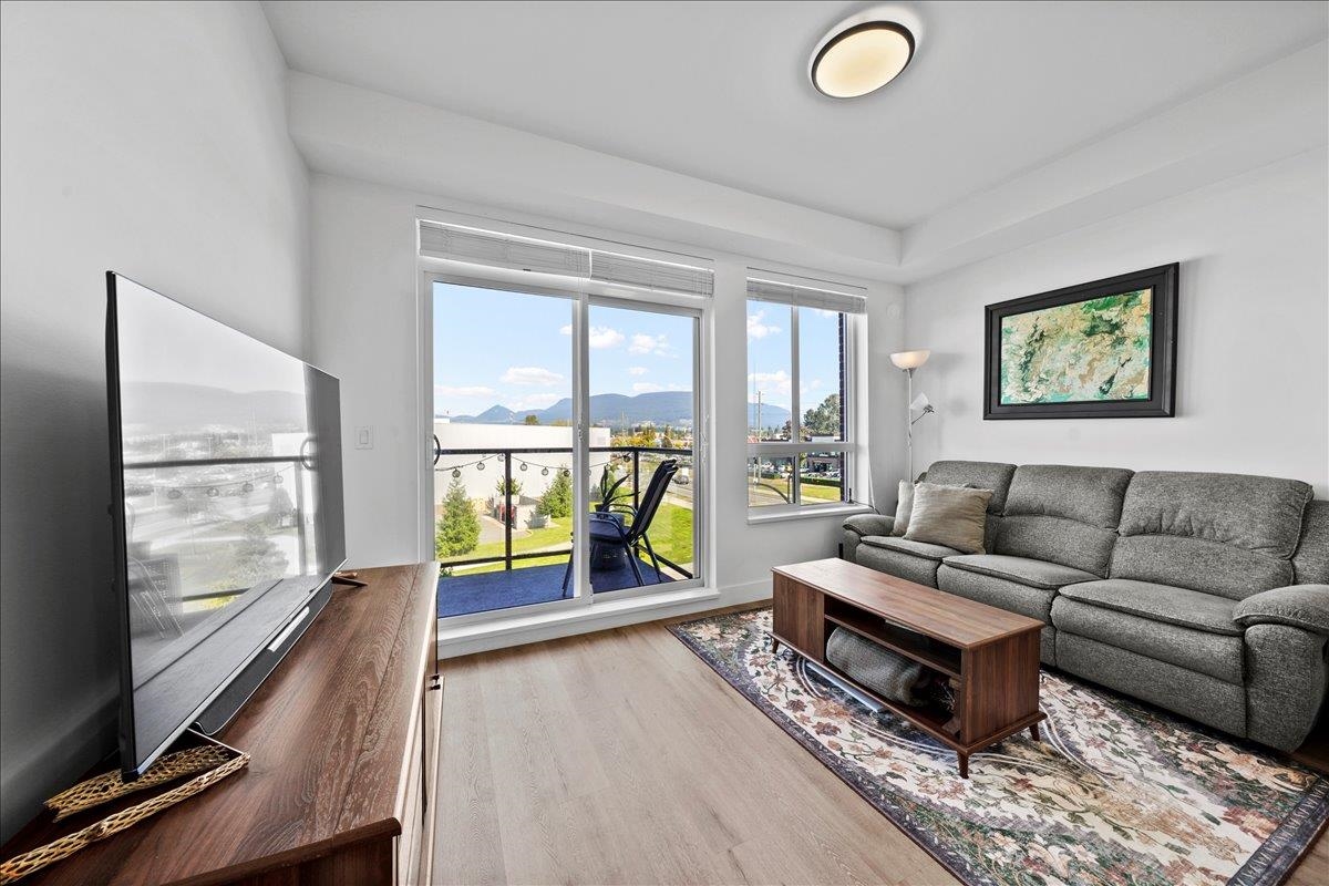 Family Room Photo of 2303 2180 Kelly Avenue, Port Coquitlam, BC