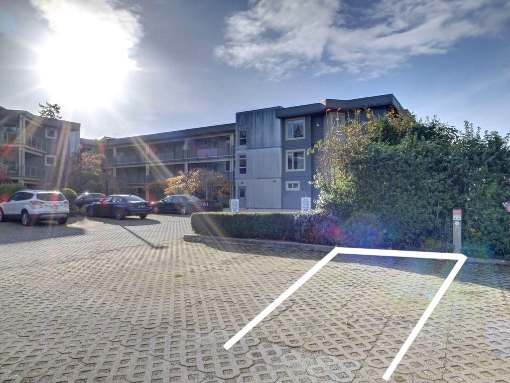 Outdoor Patio Photo of 105 5160 Davis Bay Road, Sechelt, BC