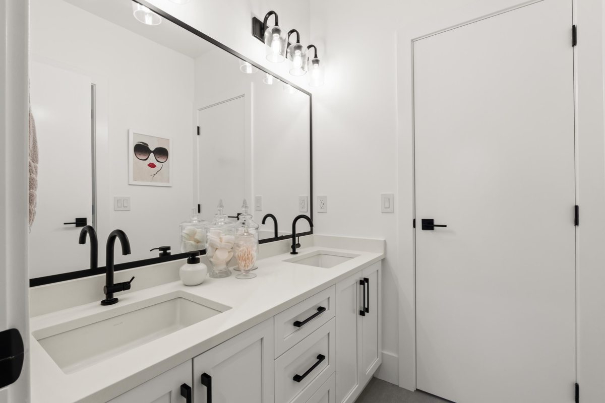 Swimming Pool Photo of 2660 126th Street, Surrey, BC