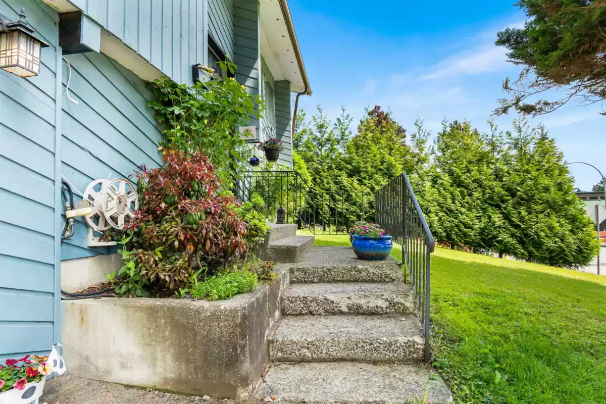 Dining Area Photo of 33219 Best Avenue, Mission, BC