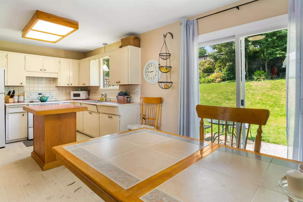 Entry Foyer Photo of 33219 Best Avenue, Mission, BC