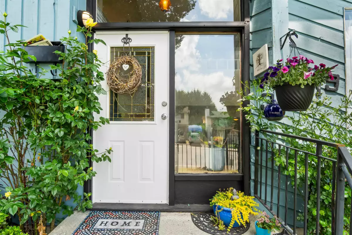 Kitchen Photo of 33219 Best Avenue, Mission, BC