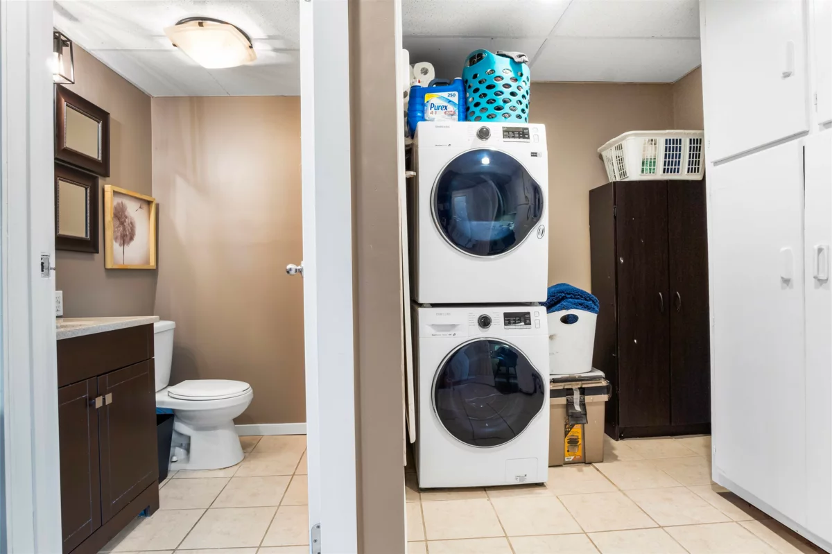 Powder Room Photo of 33219 Best Avenue, Mission, BC