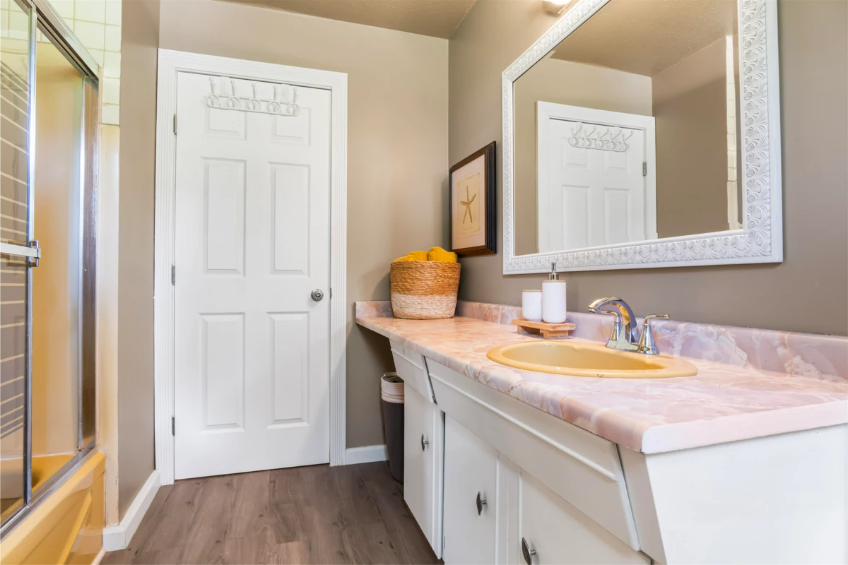 Staircase Photo of 33219 Best Avenue, Mission, BC