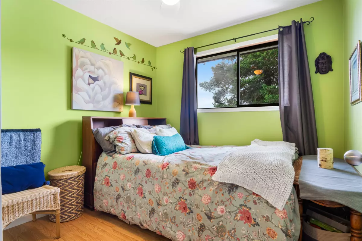 Swimming Pool Photo of 33219 Best Avenue, Mission, BC