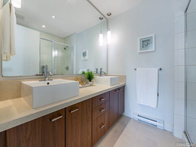 Kitchen Photo of 143 2450 161a Street, Surrey, BC