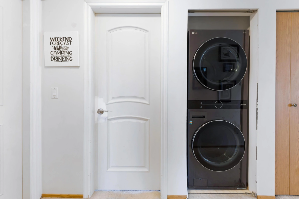 Breakfast Nook Photo of 15852 100 Avenue, Surrey, BC