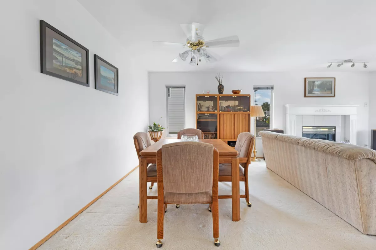 Dining Area Photo of 15852 100 Avenue, Surrey, BC