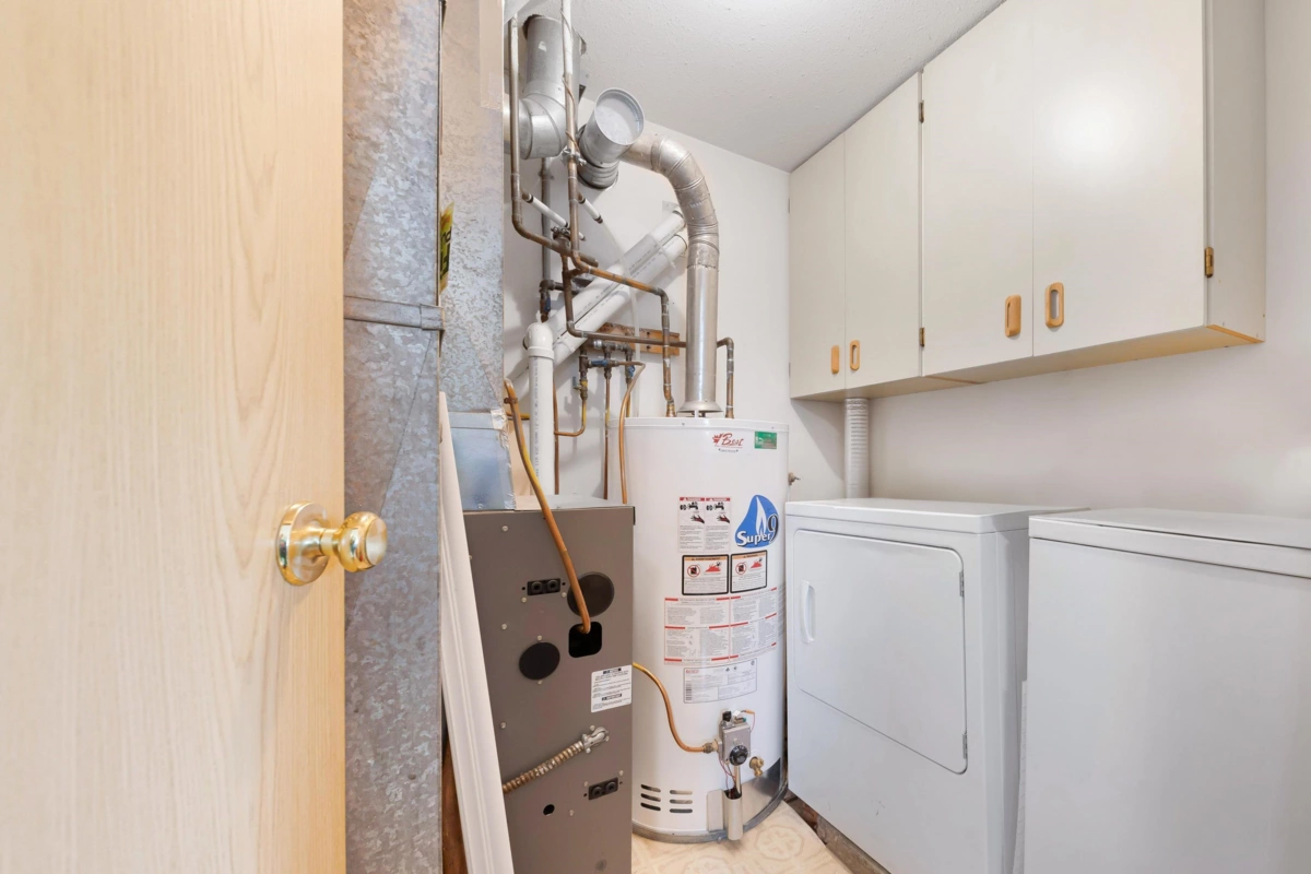 Hallway Photo of 15852 100 Avenue, Surrey, BC