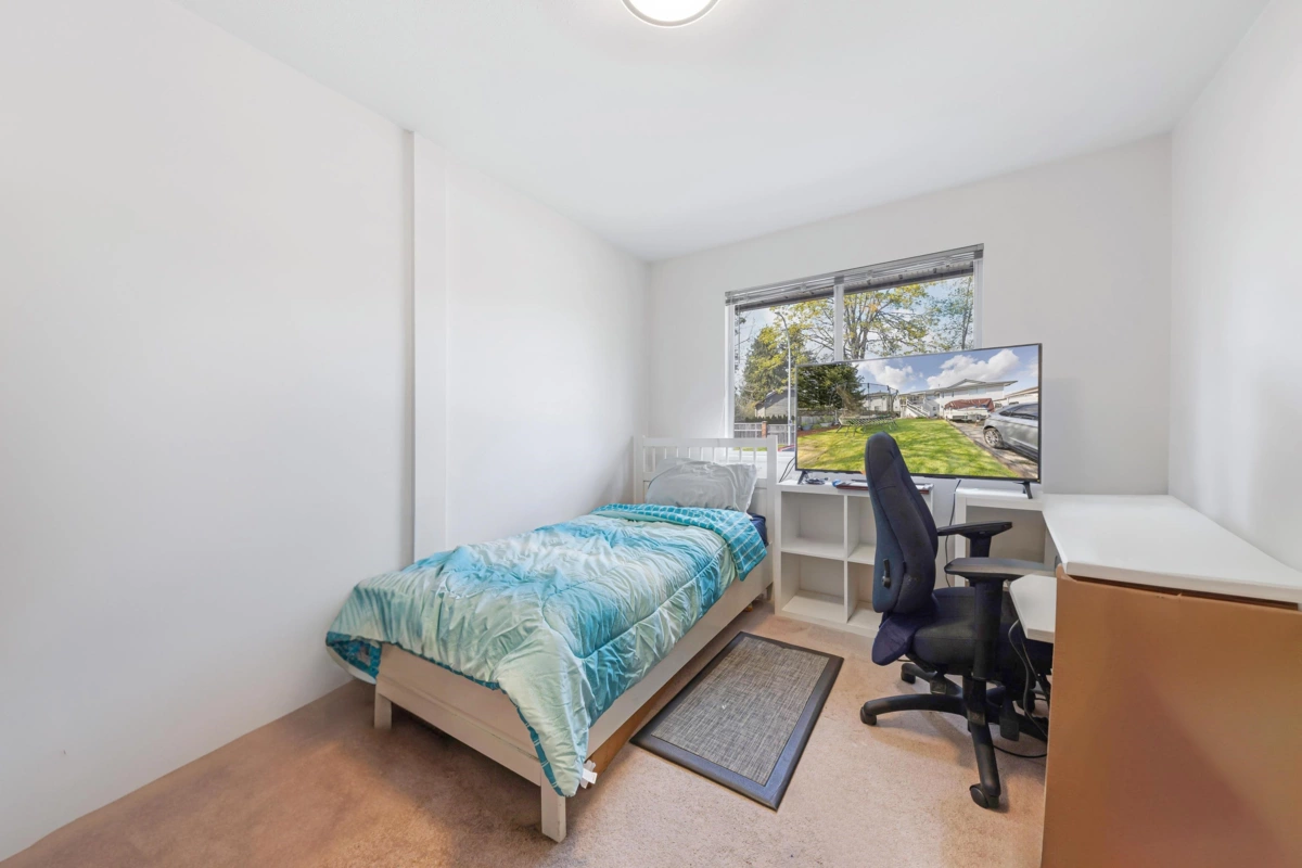 Laundry Room Photo of 15852 100 Avenue, Surrey, BC