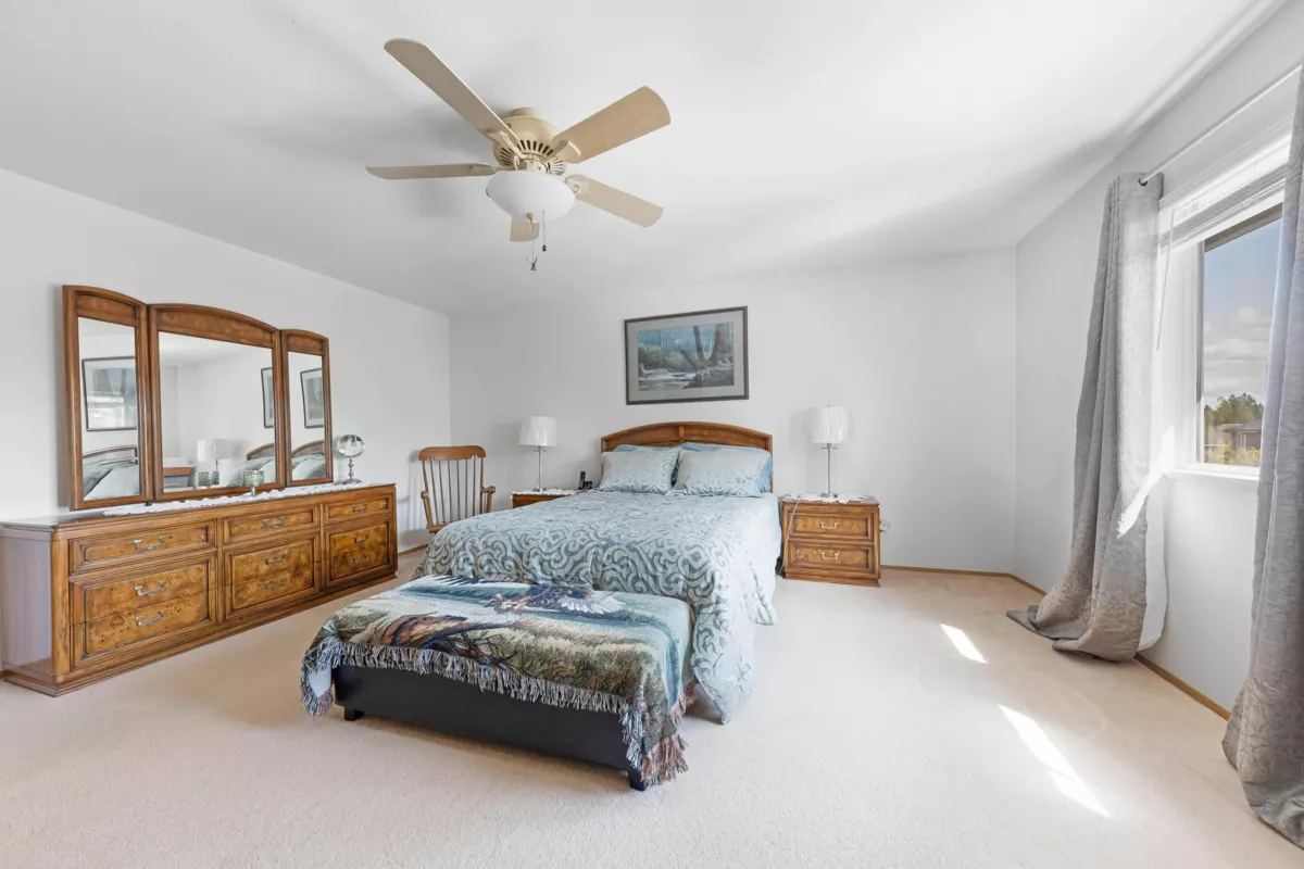 Primary Bathroom Photo of 15852 100 Avenue, Surrey, BC