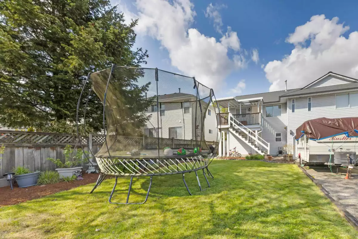 Staircase Photo of 15852 100 Avenue, Surrey, BC