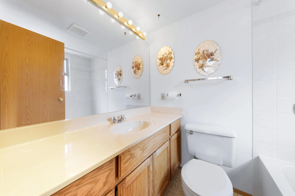 Walk-In Closet Photo of 15852 100 Avenue, Surrey, BC