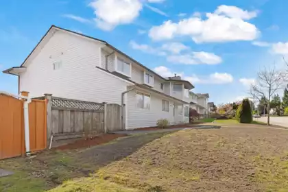 15852 100 Avenue, Surrey, BC, Surrey — Single Family Residence for sale