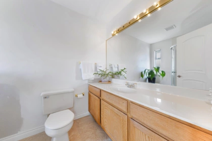 Mudroom Photo of 15852 100 Avenue, Surrey, BC