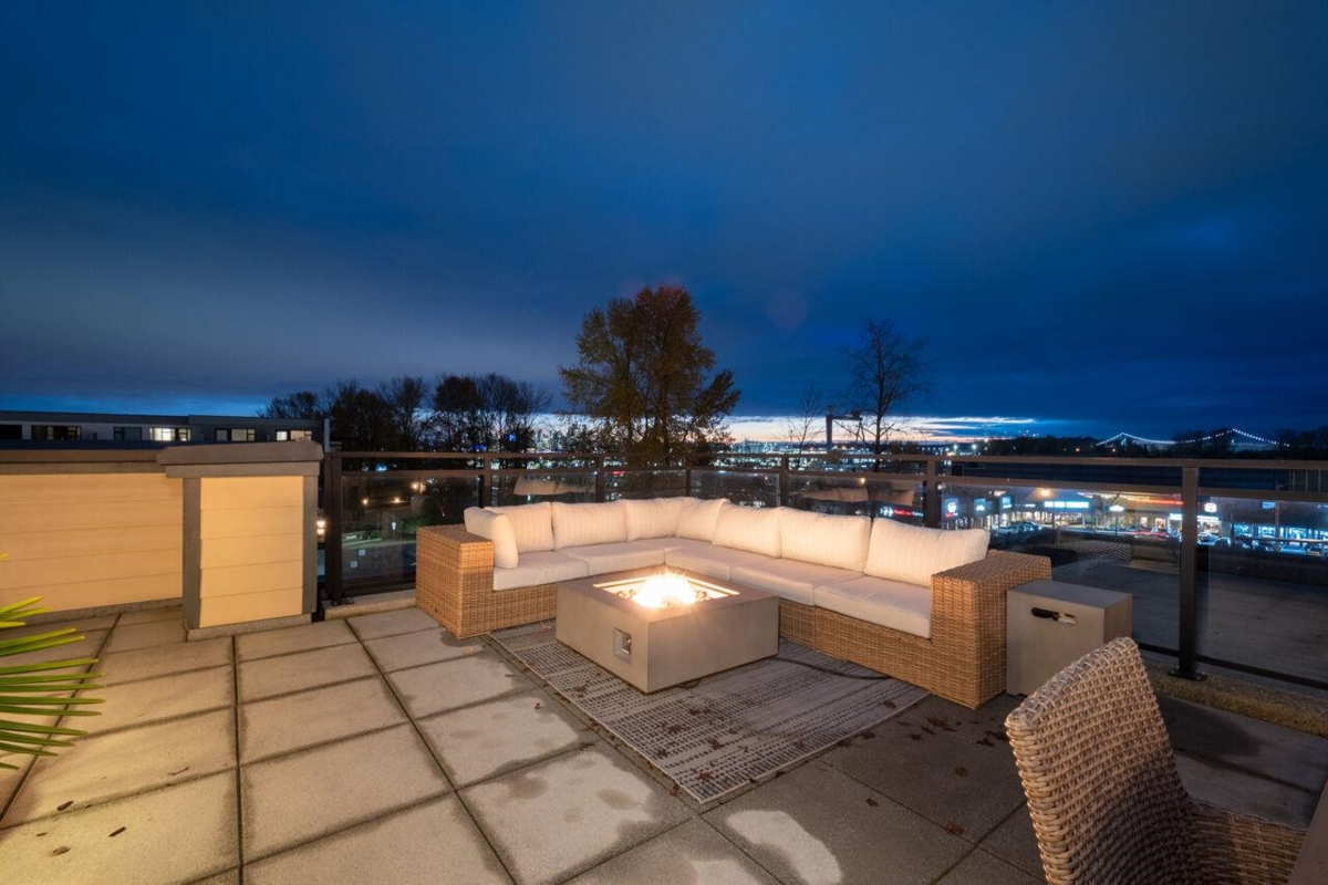 Aerial View of 417 733 W 14th Street, North Vancouver, BC