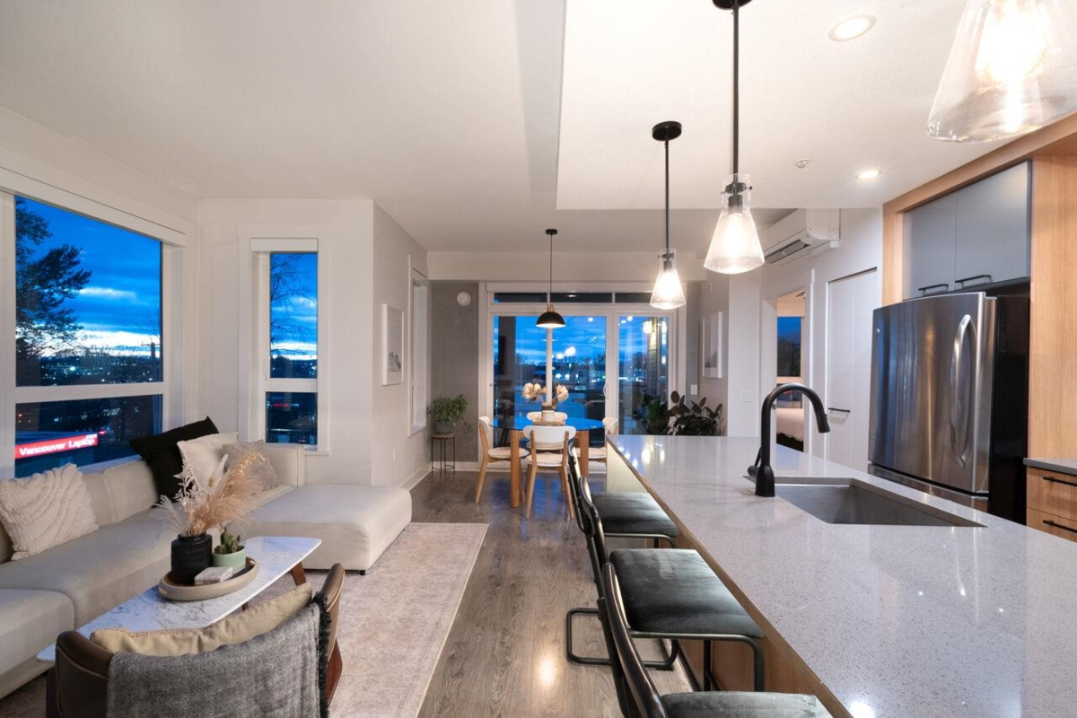 Bedroom 3 Photo of 417 733 W 14th Street, North Vancouver, BC