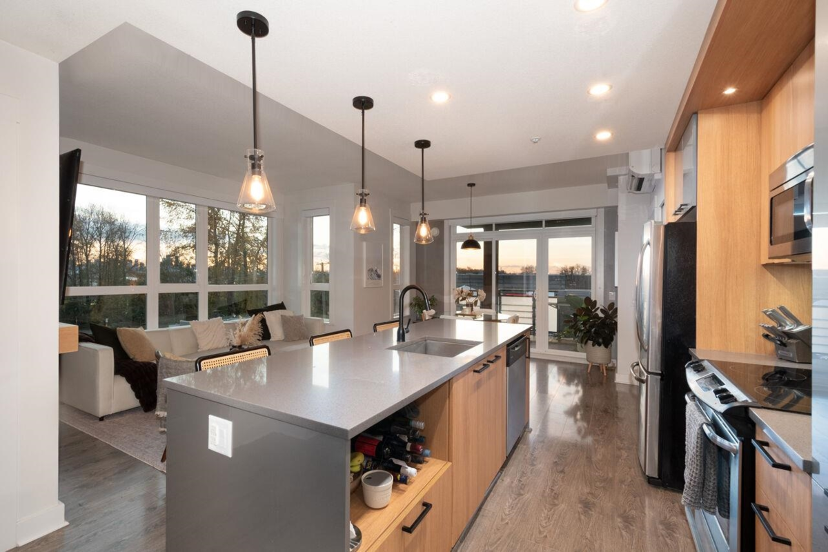 Dining Area Photo of 417 733 W 14th Street, North Vancouver, BC