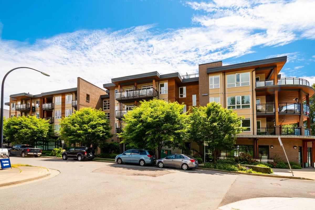 Exterior Front Photo of 417 733 W 14th Street, North Vancouver, BC