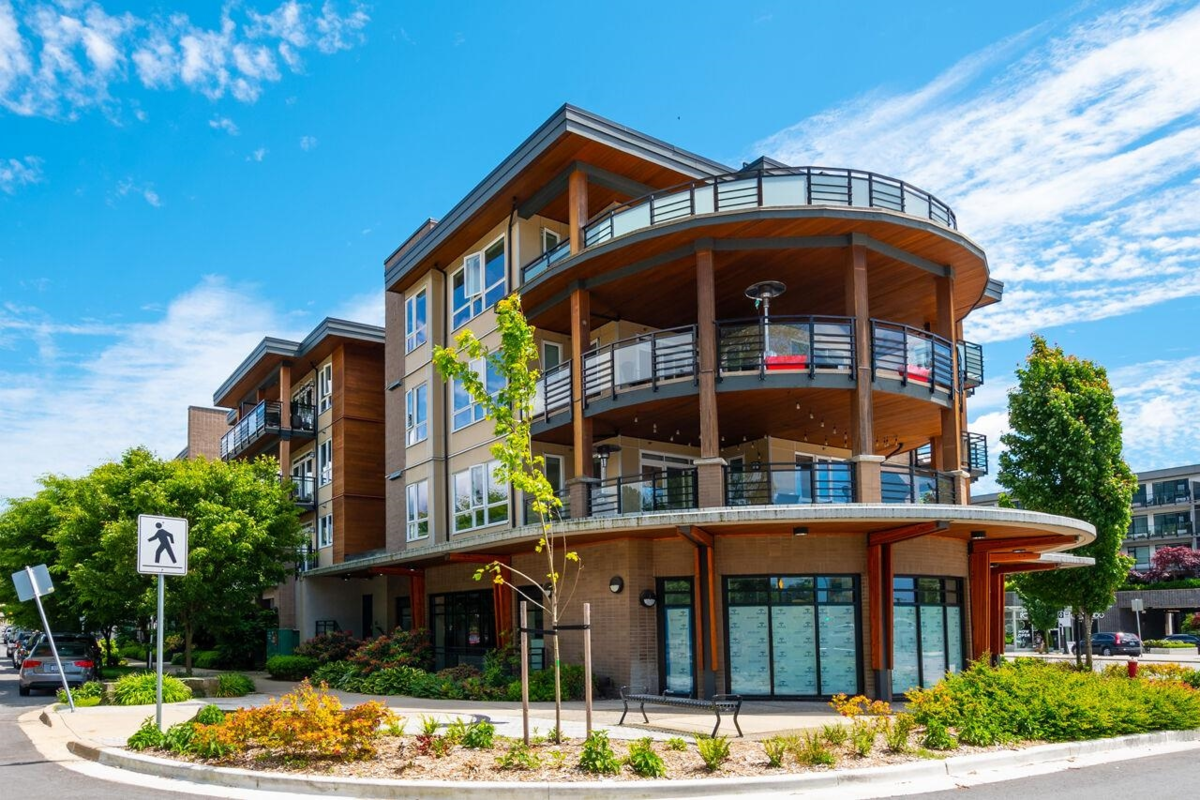 Exterior Rear Photo of 417 733 W 14th Street, North Vancouver, BC