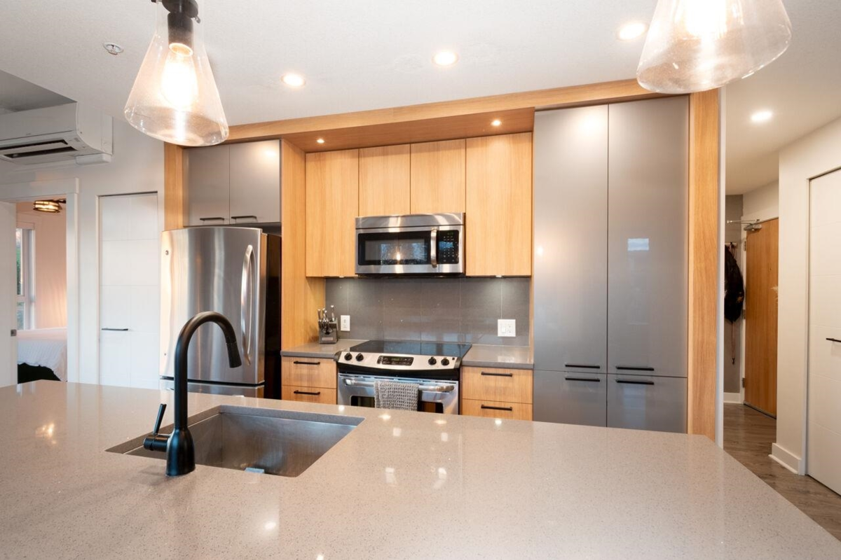 Hallway Photo of 417 733 W 14th Street, North Vancouver, BC