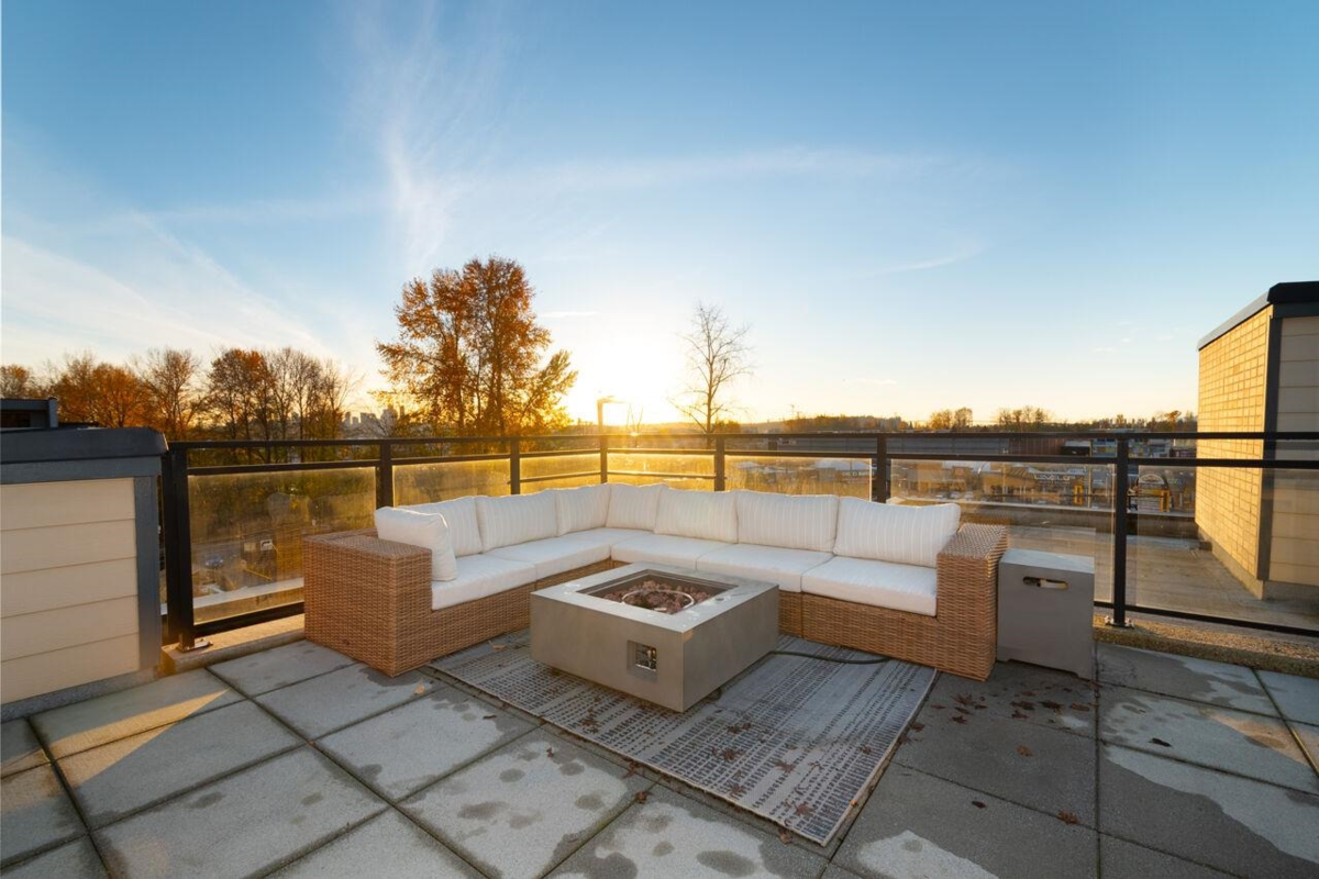 Hot Tub / Spa Photo of 417 733 W 14th Street, North Vancouver, BC