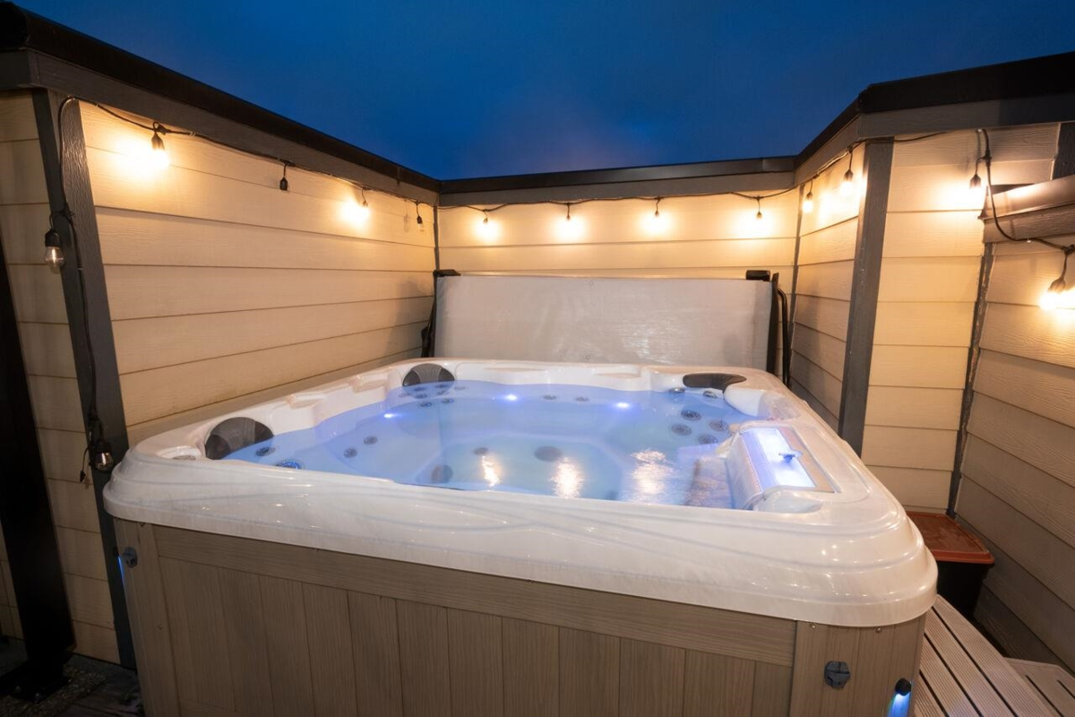 Neighborhood Park Photo Near 417 733 W 14th Street, North Vancouver, BC