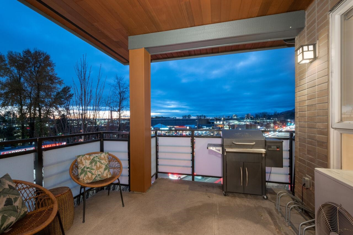 Office / Den Photo of 417 733 W 14th Street, North Vancouver, BC