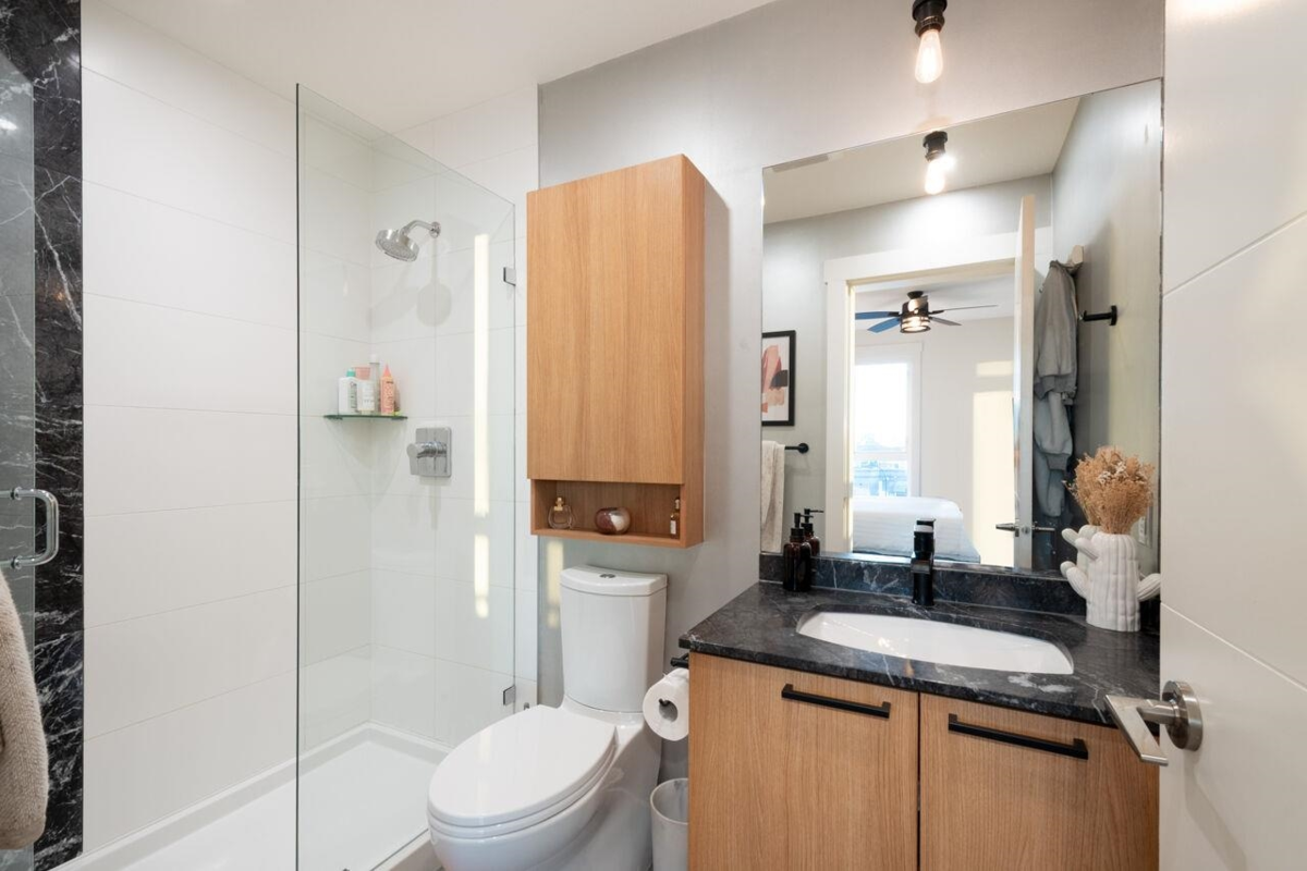 Outdoor Deck Photo of 417 733 W 14th Street, North Vancouver, BC