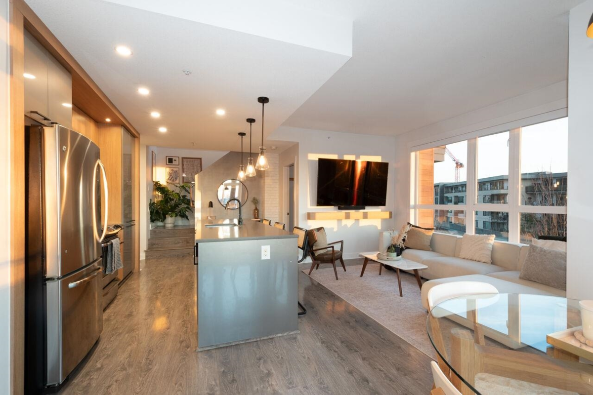 Primary Bathroom Photo of 417 733 W 14th Street, North Vancouver, BC