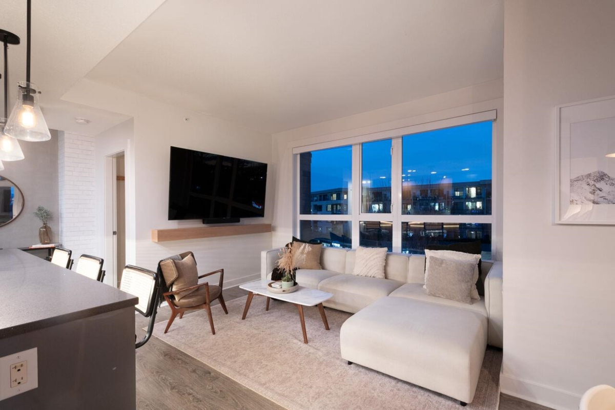 Primary Bedroom Photo of 417 733 W 14th Street, North Vancouver, BC