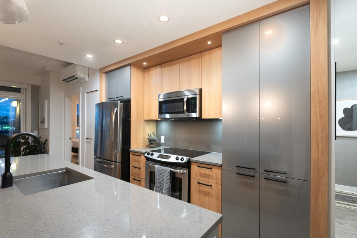 Staircase Photo of 417 733 W 14th Street, North Vancouver, BC