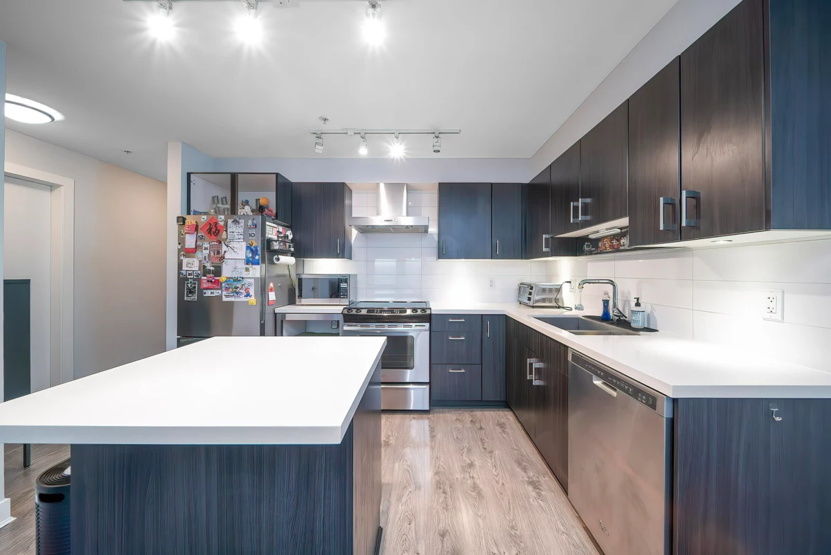 Kitchen Photo of 501 500 Royal Avenue, New Westminster, BC