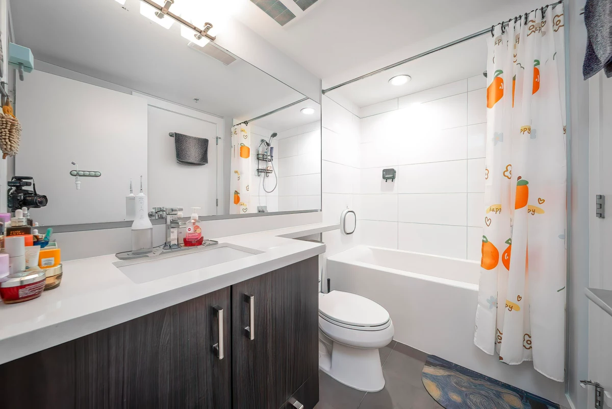 Laundry Room Photo of 501 500 Royal Avenue, New Westminster, BC