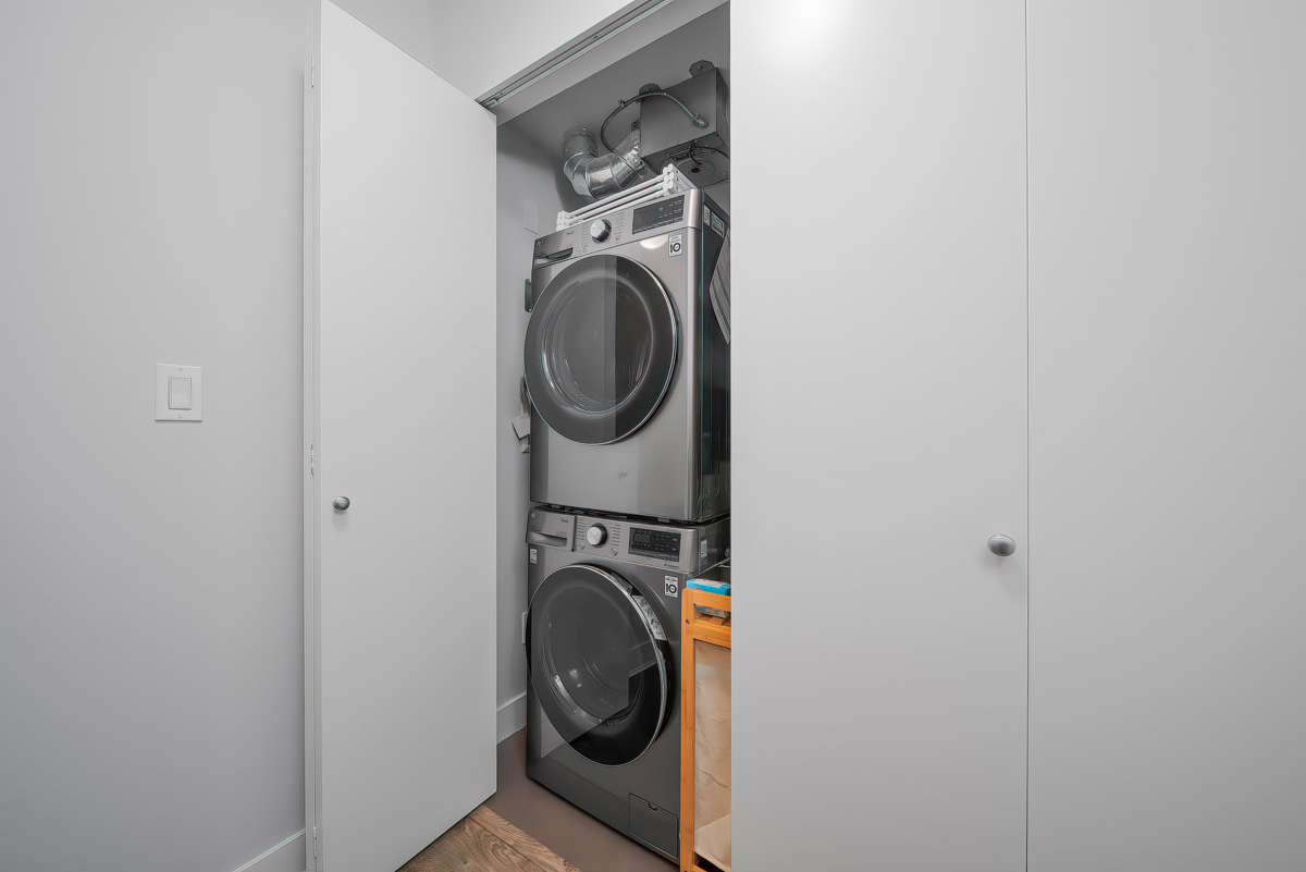 Walk-In Closet Photo of 501 500 Royal Avenue, New Westminster, BC