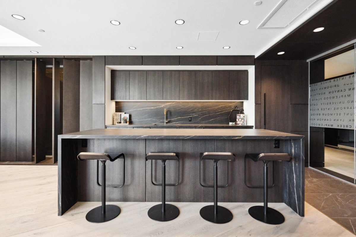 Entry Foyer Photo of 805 1500 Fern Street, North Vancouver, BC
