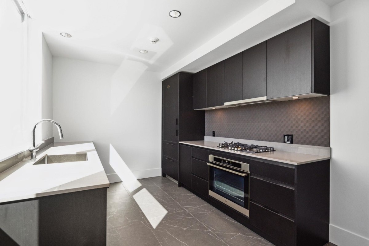 Outdoor Patio Photo of 805 1500 Fern Street, North Vancouver, BC