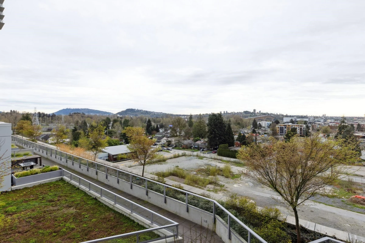 Primary Bathroom Photo of 805 1500 Fern Street, North Vancouver, BC