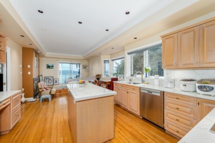 350 Kelvin Grove Way, Lions Bay, BC, Lions Bay — Single Family Residence for sale