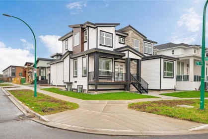 Hallway Photo of 19351 71 Avenue, Surrey, BC