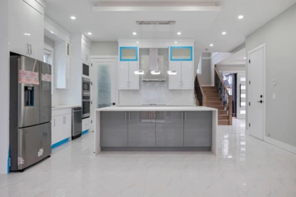 Kitchen Island Photo of 19351 71 Avenue, Surrey, BC
