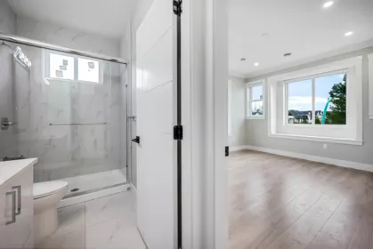Primary Bathroom Photo of 19351 71 Avenue, Surrey, BC
