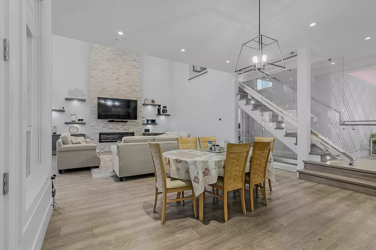 Kitchen Photo of 7575 143 Street, Surrey, BC
