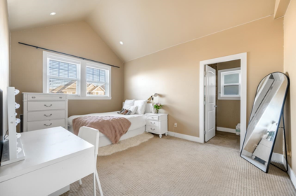 Guest Bathroom Photo of 16334 25 Avenue, Surrey, BC