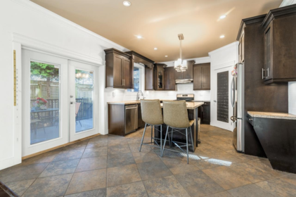 Kitchen Island Photo of 16334 25 Avenue, Surrey, BC