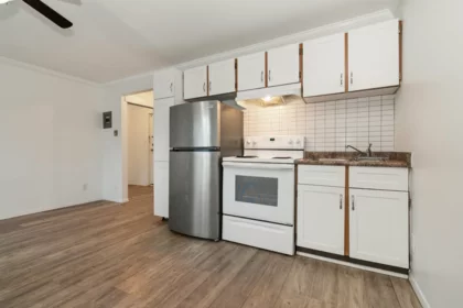 Kitchen Photo of 9 450 Esplanade Avenue, Harrison Hot Springs, BC