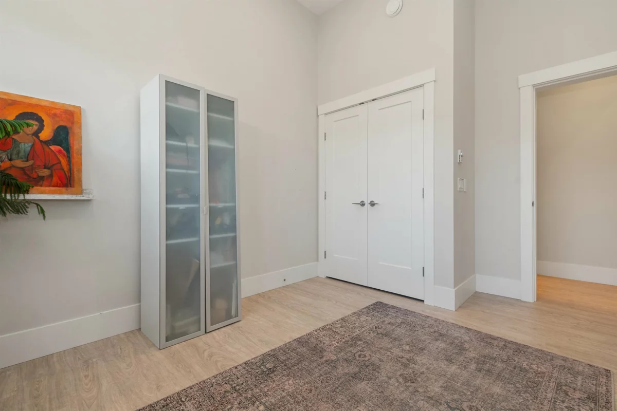 Entry Foyer Photo of 601 45745 Watson Road, Chilliwack, BC