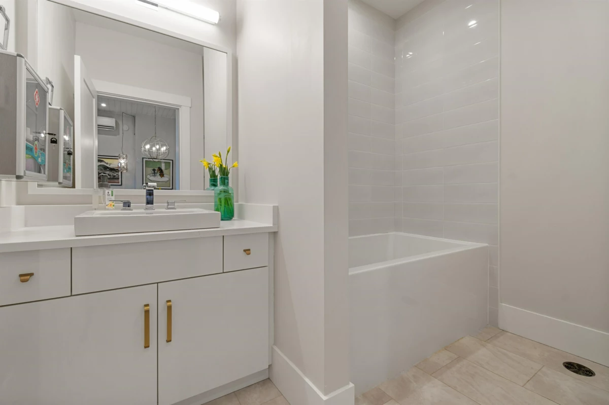 Hallway Photo of 601 45745 Watson Road, Chilliwack, BC