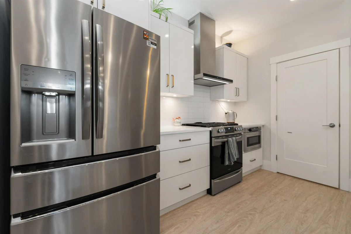 Kitchen Island Photo of 601 45745 Watson Road, Chilliwack, BC