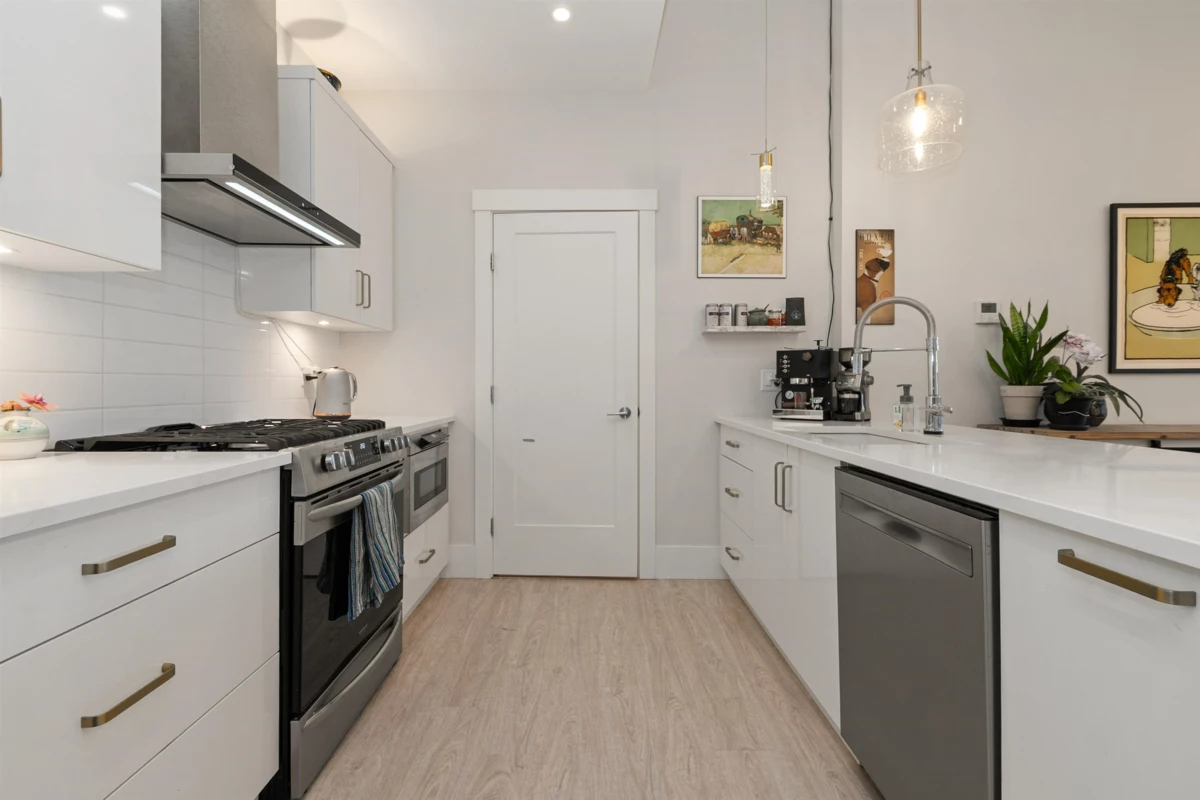 Kitchen Photo of 601 45745 Watson Road, Chilliwack, BC